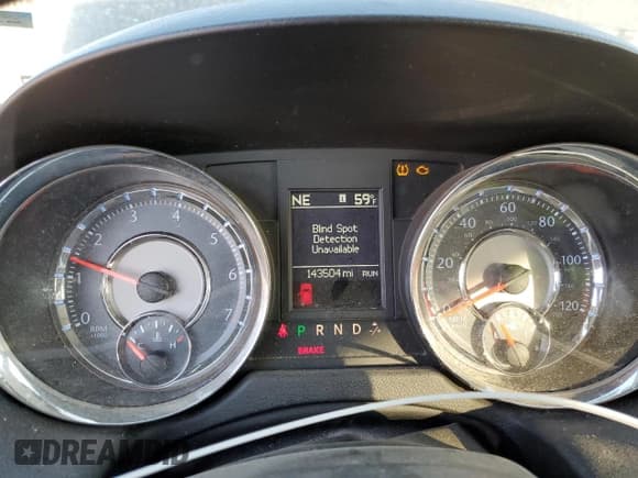 ✅ 2014 Chrysler Town & Country Limited • VIN: 2C4RC1GG0ER367792 • Lot: 93728285. Listed on Copart with 143,504 mi. Free auction sales archive from the USA and detailed vehicle history report at DreamBid. Image 9.