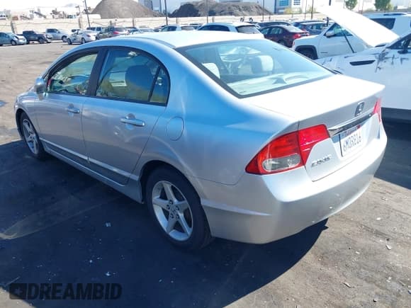✅ 2010 Honda Civic LX • VIN: 19XFA1F51AE068395 • Lot: 43529675. Wystawiony na IAAI z przebiegiem 139 000 mil. Bezpłatny archiwum sprzedaży aukcyjnych z USA i szczegółowy raport historii pojazdu na DreamBid. Zdjęcie 3.