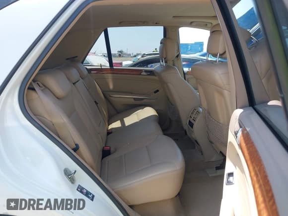 ✅ 2009 Mercedes-Benz M 350 • VIN: 4JGBB56E29A518066 • Lot: 42395374. Listed on IAAI with 106,452 mi. Free auction sales archive from the USA and detailed vehicle history report at DreamBid. Image 8.