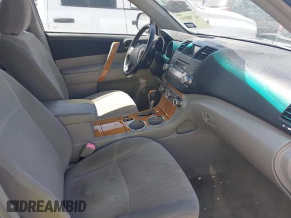 ✅ 2009 Toyota Highlander • VIN: JTEEW41AX92033863 • Lot: 41788531. Wystawiony na IAAI z przebiegiem 215 787 mil. Bezpłatny archiwum sprzedaży aukcyjnych z USA i szczegółowy raport historii pojazdu na DreamBid. Zdjęcie 5.