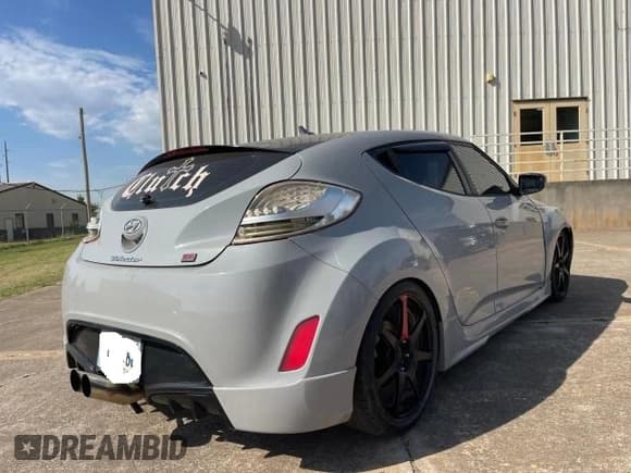 ✅ 2013 Hyundai Veloster w/Gray Int • VIN: KMHTC6AD5DU129192 • Lot: 76520404. Wystawiony na Copart z przebiegiem 108 688 mil. Bezpłatny archiwum sprzedaży aukcyjnych z USA i szczegółowy raport historii pojazdu na DreamBid. Zdjęcie 4.