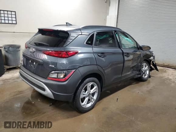 2022 Hyundai Kona SEL z VIN KM8K6CAB3NU831383, wystawiony jako Copart lot #69302932 z przebiegiem 5 052 mil mil oraz . Historia ofert i sprzedaży dostępna na DreamBid. Obrazek 3.