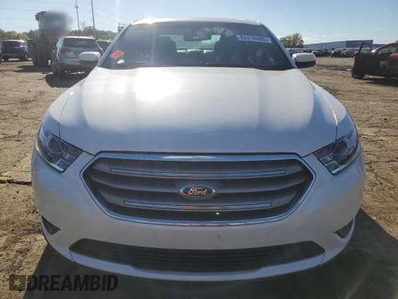 ✅ 2015 Ford Taurus SEL • VIN: 1FAHP2E83FG192108 • Lot: 82410495. Wystawiony na Copart z przebiegiem 73 912 mil. Bezpłatny archiwum sprzedaży aukcyjnych z USA i szczegółowy raport historii pojazdu na DreamBid. Zdjęcie 5.