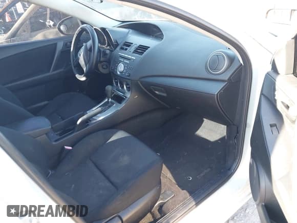 ✅ 2011 Mazda 3 i Sport • VIN: JM1BL1UF2B1903283 • Lot: 43490993. Wystawiony na IAAI z przebiegiem 120 862 mil. Bezpłatny archiwum sprzedaży aukcyjnych z USA i szczegółowy raport historii pojazdu na DreamBid. Zdjęcie 5.