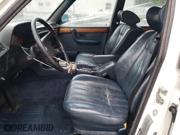 ✅ 1985 BMW 7 Series 735i • VIN: WBAFH8402F0970689 • Lot: 74534844. Wystawiony na Copart z przebiegiem 192 703 mil. Bezpłatny archiwum sprzedaży aukcyjnych z USA i szczegółowy raport historii pojazdu na DreamBid. Zdjęcie 7.