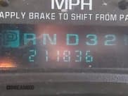 ✅ 2001 Chevrolet Silverado 2500HD LS • VIN: 1GCHK29G11E271582 • Lot: 43714987. Wystawiony na IAAI z przebiegiem 211 836 mil. Bezpłatny archiwum sprzedaży aukcyjnych z USA i szczegółowy raport historii pojazdu na DreamBid. Zdjęcie 16.