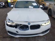 ✅ 2017 BMW 3 Series 330i • VIN: WBA8B9G55HNU48524 • Lot: 43402752. Wystawiony na IAAI z przebiegiem 68 052 mil. Bezpłatny archiwum sprzedaży aukcyjnych z USA i szczegółowy raport historii pojazdu na DreamBid. Zdjęcie 17.
