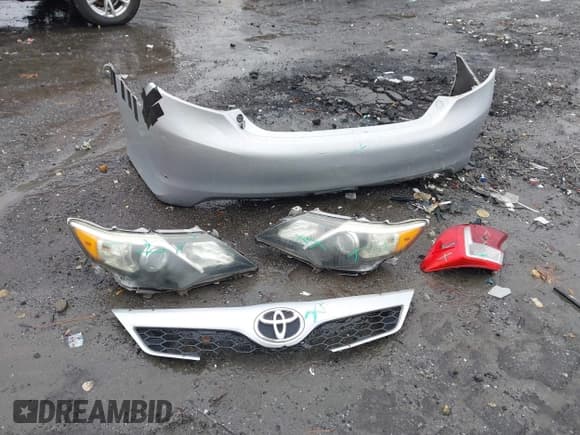 ✅ 2014 Toyota Camry SE • VIN: 4T1BF1FK5EU369440 • Lot: 43543285. Listed on IAAI with 161,156 mi. Free auction sales archive from the USA and detailed vehicle history report at DreamBid. Image 12.