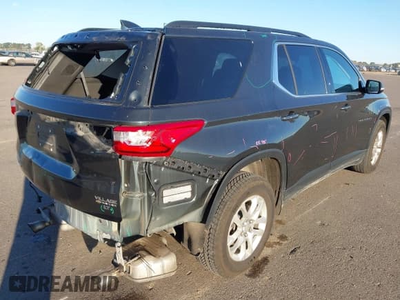 ✅ 2019 Chevrolet Traverse LT • VIN: 1GNEVHKW5KJ219001 • Lot: 43404036. Wystawiony na IAAI z przebiegiem 77 211 mil. Bezpłatny archiwum sprzedaży aukcyjnych z USA i szczegółowy raport historii pojazdu na DreamBid. Zdjęcie 4.