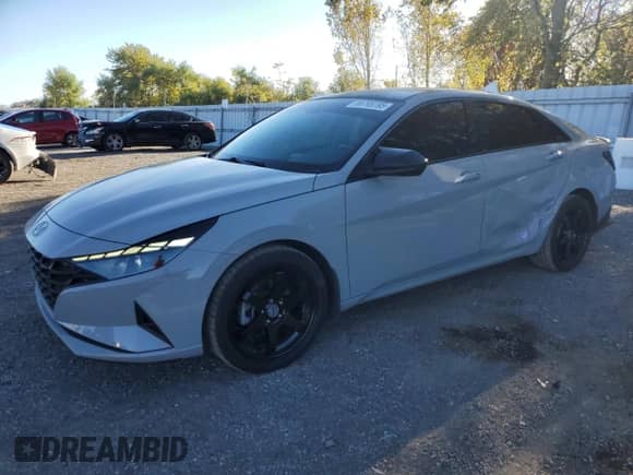 2022 Hyundai Elantra SEL z VIN KMHLM4AG5NU324979, wystawiony jako Copart lot #86795795 z przebiegiem 139 728 mil mil oraz Czysty tytuł • Clean title. Historia ofert i sprzedaży dostępna na DreamBid. Obrazek 1.