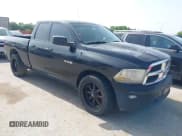 ✅ 2009 Dodge 1500 ST • VIN: 1D3HB18K89S705209 • Lot: 42631184. Wystawiony na IAAI z przebiegiem 163 572 mil. Bezpłatny archiwum sprzedaży aukcyjnych z USA i szczegółowy raport historii pojazdu na DreamBid. Zdjęcie 1.