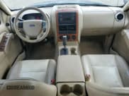 ✅ 2008 Ford Explorer Eddie Bauer • VIN: 1FMEU64EX8UA03782 • Lot: 68106065. Wystawiony na Copart z przebiegiem 163 371 mil. Bezpłatny archiwum sprzedaży aukcyjnych z USA i szczegółowy raport historii pojazdu na DreamBid. Zdjęcie 8.