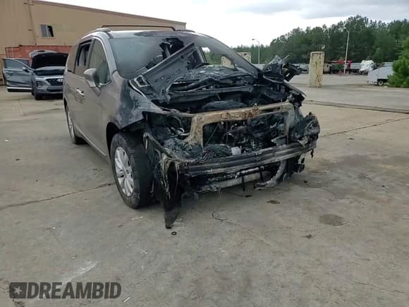 ✅ 2017 Chrysler Pacifica Touring L • VIN: 2C4RC1BG5HR535762 • Lot: 84739835. Wystawiony na Copart z przebiegiem Nie podano. Bezpłatny archiwum sprzedaży aukcyjnych z USA i szczegółowy raport historii pojazdu na DreamBid. Zdjęcie 14.