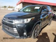 ✅ 2018 Toyota Highlander Limited • VIN: 5TDDZRFH0JS822045 • Lot: 41537591. Wystawiony na IAAI z przebiegiem 92 291 mil. Bezpłatny archiwum sprzedaży aukcyjnych z USA i szczegółowy raport historii pojazdu na DreamBid. Zdjęcie 17.