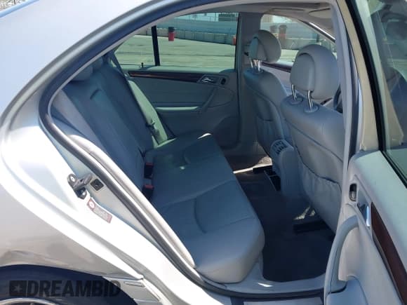 ✅ 2001 Mercedes-Benz C 230/260/280/320 • VIN: WDBRF61J91F068679 • Lot: 42620453. Wystawiony na IAAI z przebiegiem 183 522 mil. Bezpłatny archiwum sprzedaży aukcyjnych z USA i szczegółowy raport historii pojazdu na DreamBid. Zdjęcie 8.