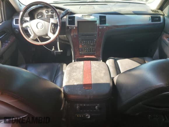 ✅ 2010 Cadillac Escalade ESV Luxury • VIN: 1GYUCHEF0AR244369 • Lot: 91023895. Wystawiony na Copart z przebiegiem 136 709 mil. Bezpłatny archiwum sprzedaży aukcyjnych z USA i szczegółowy raport historii pojazdu na DreamBid. Zdjęcie 8.