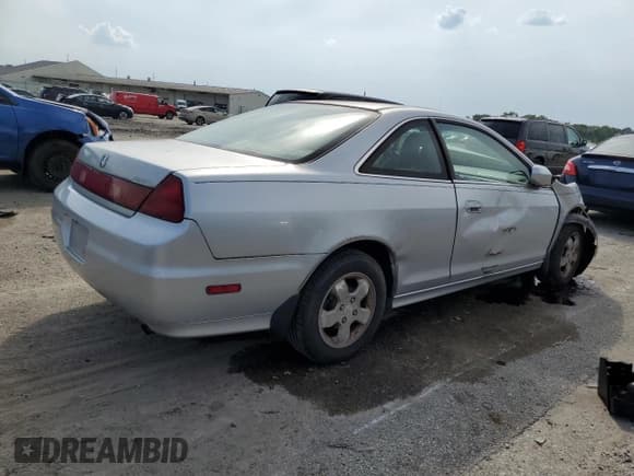 ✅ 2002 Honda Accord EX • VIN: 1HGCG32562A016141 • Lot: 81602805. Listed on Copart with 103,347 mi. Free auction sales archive from the USA and detailed vehicle history report at DreamBid. Image 3.