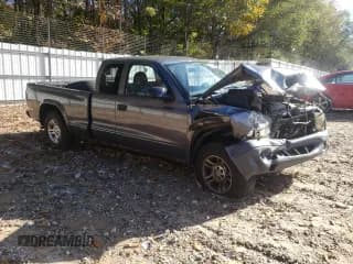 ✅ 2003 Dodge Dakota • VIN: 1D7HL12X43S177207 • Lot: 81048214. Wystawiony na Copart z przebiegiem 184 354 mil. Bezpłatny archiwum sprzedaży aukcyjnych z USA i szczegółowy raport historii pojazdu na DreamBid. Zdjęcie 4.