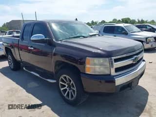 2008 Chevrolet Silverado 1500 Work Truck with VIN 1GCEC19X18Z285995, listed as a IAAI auction lot 42053115 with 290,836 mi miles and . Bid and sale history available at DreamBid. Image 1.