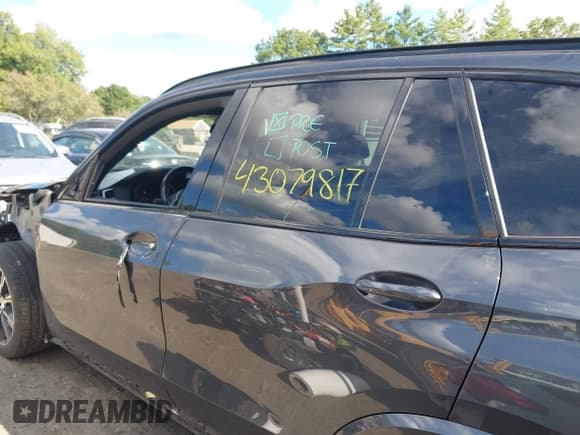 ✅ 2019 BMW X5 xDrive50i • VIN: 5UXJU2C50KLN65537 • Lot: 43079817. Wystawiony na IAAI z przebiegiem 73 780 mil. Bezpłatny archiwum sprzedaży aukcyjnych z USA i szczegółowy raport historii pojazdu na DreamBid. Zdjęcie 15.