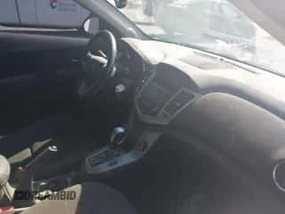 ✅ 2013 Chevrolet Cruze 1LT • VIN: 1G1PC5SBXD7319638 • Lot: 43451611. Wystawiony na IAAI z przebiegiem 92 195 mil mil. Skorzystaj z bezpłatnego archiwum sprzedaży aukcyjnych z USA i zobacz szczegółowy raport historii pojazdu na DreamBid. Zdjęcie 5.