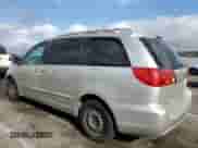 2009 Toyota Sienna CE z VIN 5TDZK23C59S240562, wystawiony jako Copart lot #80334285 z przebiegiem 192 320 mil mil oraz Szkoda całkowita • Salvage title. Historia ofert i sprzedaży dostępna na DreamBid. Obrazek 2.