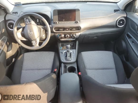 ✅ 2022 Hyundai Kona SE • VIN: KM8K2CAB0NU821390 • Лот: 67681704. Опубликован ранее на Copart с пробегом 23 823 миль. Бесплатный доступ к архиву аукционных продаж из США и подробный отчёт об истории автомобиля на DreamBid. Изображение 8.