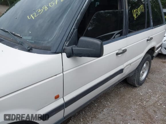 ✅ 1995 Land Rover Range Rover • VIN: SALPV1245SA307854 • Lot: 42380784. Wystawiony na IAAI z przebiegiem 197 000 mil. Bezpłatny archiwum sprzedaży aukcyjnych z USA i szczegółowy raport historii pojazdu na DreamBid. Zdjęcie 12.