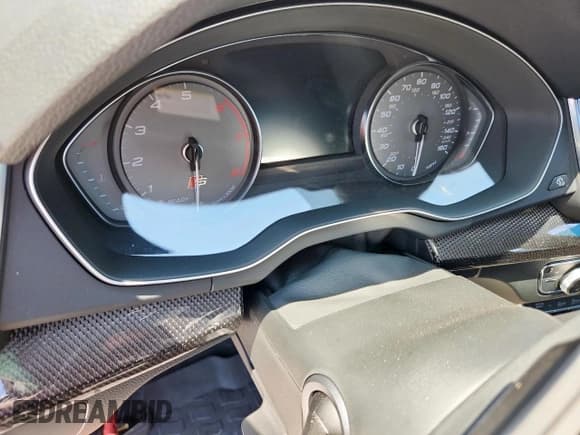 ✅ 2022 Audi SQ5 Premium • VIN: WA1A4AFY2N2103115 • Lot: 68171305. Wystawiony na Copart z przebiegiem Nie podano. Bezpłatny archiwum sprzedaży aukcyjnych z USA i szczegółowy raport historii pojazdu na DreamBid. Zdjęcie 9.