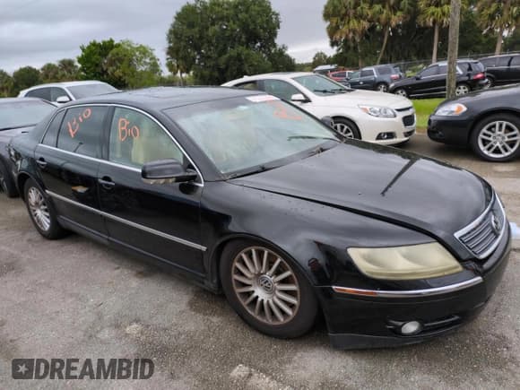 ✅ 2006 Volkswagen Phaeton • VIN: WVWAF03DX68001927 • Лот: 75046814. Опубликован ранее на Copart с пробегом Не указан. Бесплатный доступ к архиву аукционных продаж из США и подробный отчёт об истории автомобиля на DreamBid. Изображение 4.