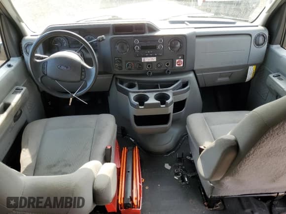 ✅ 2013 Ford Econoline Cargo Commercial • VIN: 1FTSS3EL6DDB11559 • Lot: 67787545. Wystawiony na Copart z przebiegiem Nie podano. Bezpłatny archiwum sprzedaży aukcyjnych z USA i szczegółowy raport historii pojazdu na DreamBid. Zdjęcie 8.