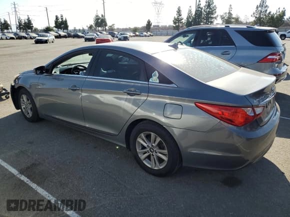 ✅ 2013 Hyundai Sonata GLS • VIN: 5NPEB4AC9DH705131 • Lot: 72051714. Wystawiony na Copart z przebiegiem Nie podano. Bezpłatny archiwum sprzedaży aukcyjnych z USA i szczegółowy raport historii pojazdu na DreamBid. Zdjęcie 2.