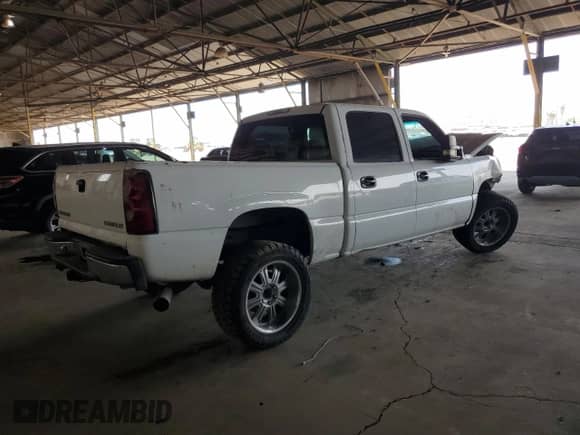✅ 2004 Chevrolet Silverado 1500 LS • VIN: 2GCEC13T041427861 • Лот: 62784795. Опубликован ранее на Copart с пробегом 242 072 миль. Бесплатный доступ к архиву аукционных продаж из США и подробный отчёт об истории автомобиля на DreamBid. Изображение 3.