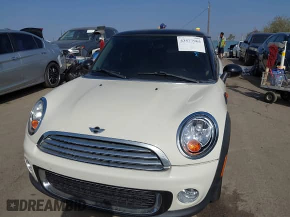 2012 MINI Hardtop with VIN WMWSU3C51CT257108, listed as a IAAI auction lot 43577965 with 127,914 mi miles and . Bid and sale history available at DreamBid. Image 6.