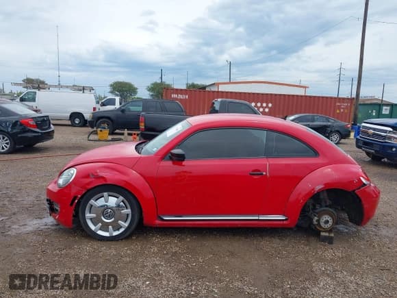 ✅ 2015 Volkswagen Beetle Fleet Edition • VIN: 3VWF17AT6FM629094 • Lot: 42458638. Listed on IAAI with 96,683 mi. Free auction sales archive from the USA and detailed vehicle history report at DreamBid. Image 14.