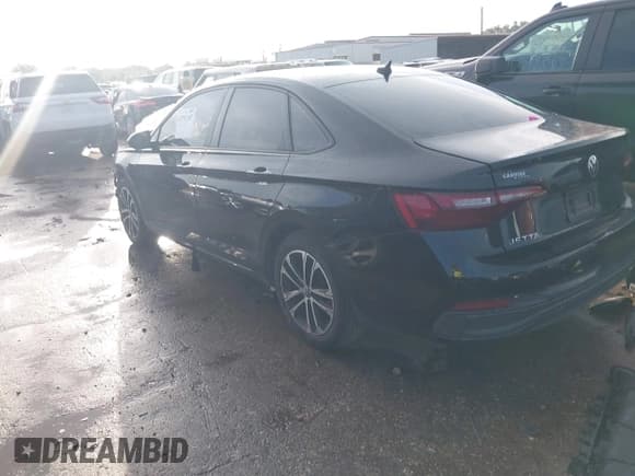 ✅ 2022 Volkswagen Jetta Sport • VIN: 3VWBM7BU2NM033511 • Lot: 42702187. Listed on IAAI with 36,284 mi. Free auction sales archive from the USA and detailed vehicle history report at DreamBid. Image 3.