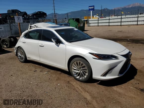 ✅ 2021 Lexus ES 300h Luxury • VIN: 58AEA1C15MU007901 • Lot: 61767365. Wystawiony na Copart z przebiegiem 39 128 mil. Bezpłatny archiwum sprzedaży aukcyjnych z USA i szczegółowy raport historii pojazdu na DreamBid. Zdjęcie 4.