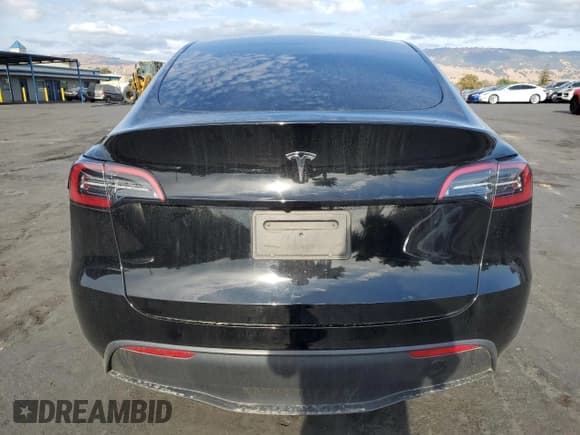✅ 2024 Tesla Model Y • VIN: 7SAYGDED7RF097894 • Lot: 84604555. Wystawiony na Copart z przebiegiem 25 423 mil. Bezpłatny archiwum sprzedaży aukcyjnych z USA i szczegółowy raport historii pojazdu na DreamBid. Zdjęcie 6.