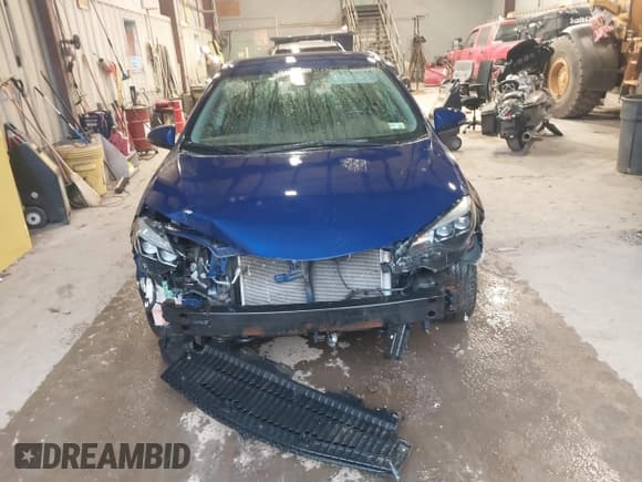 ✅ 2018 Toyota Corolla LE • VIN: 2T1BURHEXJC965487 • Lot: 43589909. Listed on IAAI with 143,024 mi. Free auction sales archive from the USA and detailed vehicle history report at DreamBid. Image 12.