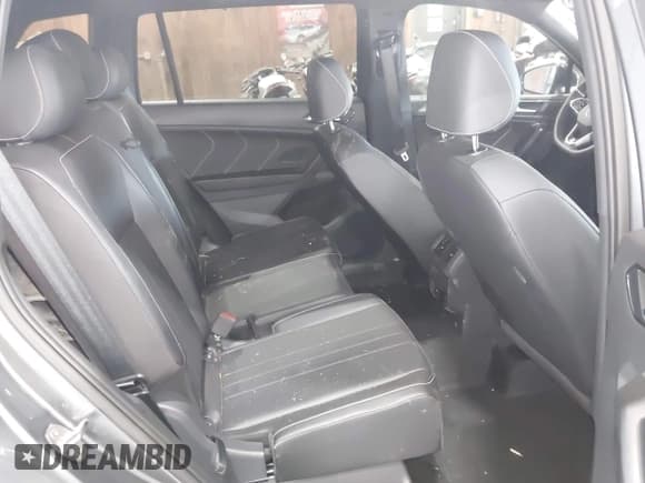 ✅ 2024 Volkswagen Tiguan SE R-Line Black • VIN: 3VV8B7AX9RM124104 • Lot: 42723148. Wystawiony na IAAI z przebiegiem 11 933 mil. Bezpłatny archiwum sprzedaży aukcyjnych z USA i szczegółowy raport historii pojazdu na DreamBid. Zdjęcie 8.