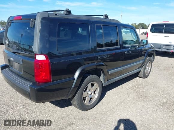 ✅ 2009 Jeep Commander Sport • VIN: 1J8HH48K79C539096 • Лот: 43804032. Опубликован ранее на IAAI с пробегом 212 832 миль. Бесплатный доступ к архиву аукционных продаж из США и подробный отчёт об истории автомобиля на DreamBid. Изображение 4.