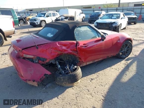 ✅ 2016 Mazda MX-5 Miata Grand Touring • VIN: JM1NDAD77G0116216 • Lot: 43404460. Wystawiony na IAAI z przebiegiem 107 112 mil. Bezpłatny archiwum sprzedaży aukcyjnych z USA i szczegółowy raport historii pojazdu na DreamBid. Zdjęcie 4.