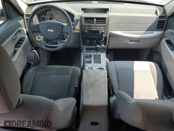 ✅ 2008 Jeep Liberty Sport • VIN: 1J8GN28K88W180752 • Лот: 59441575. Опубликован ранее на Copart с пробегом 203 337 миль. Бесплатный доступ к архиву аукционных продаж из США и подробный отчёт об истории автомобиля на DreamBid. Изображение 8.