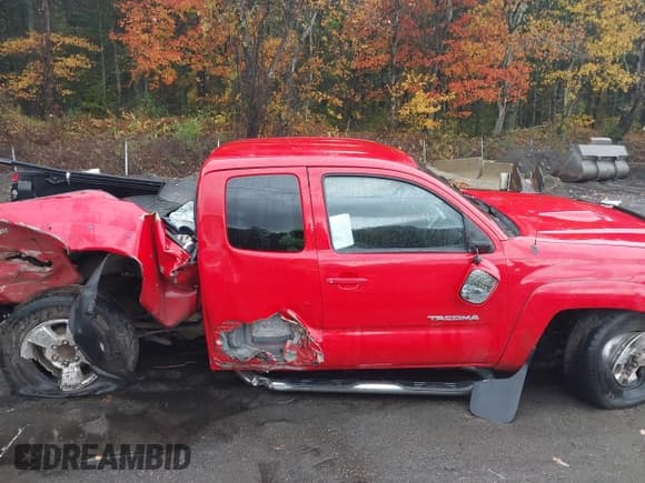 ✅ 2005 Toyota Tacoma • VIN: 5TEUU42N95Z135667 • Lot: 43488317. Listed on IAAI with 74,176 mi. Free auction sales archive from the USA and detailed vehicle history report at DreamBid. Image 13.