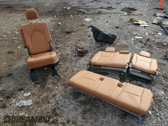 ✅ 2024 Toyota Highlander Hybrid Platinum • VIN: 5TDEBRCH8RS641512 • Лот: 48704515. Опубликован ранее на Copart с пробегом 3 319 миль. Бесплатный доступ к архиву аукционных продаж из США и подробный отчёт об истории автомобиля на DreamBid. Изображение 12.