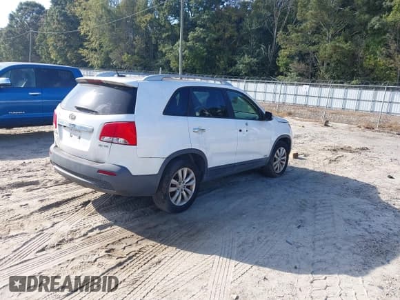 ✅ 2011 Kia Sorento EX • VIN: 5XYKUDA29BG025514 • Lot: 43369062. Wystawiony na IAAI z przebiegiem 200 986 mil. Bezpłatny archiwum sprzedaży aukcyjnych z USA i szczegółowy raport historii pojazdu na DreamBid. Zdjęcie 4.