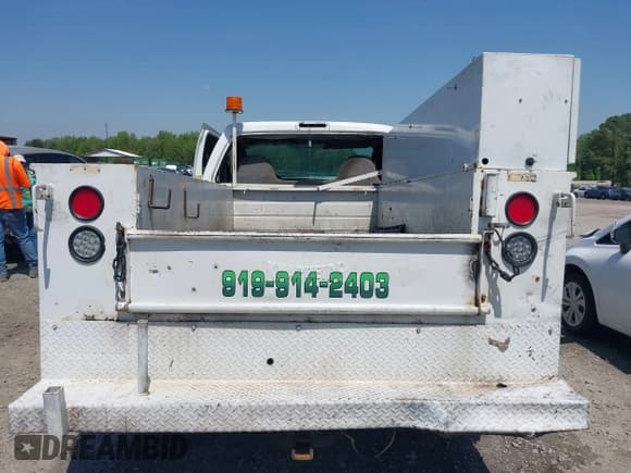 ✅ 2004 Ford F-250 • VIN: 1FDNF20L14ED47044 • Lot: 42065827. Wystawiony na IAAI z przebiegiem 250 998 mil. Bezpłatny archiwum sprzedaży aukcyjnych z USA i szczegółowy raport historii pojazdu na DreamBid. Zdjęcie 17.