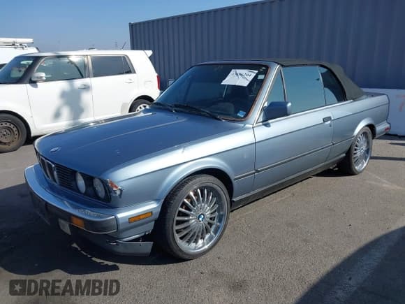 ✅ 1989 BMW 3 Series • VIN: WBABB1304KEC00518 • Lot: 43656179. Listed on IAAI with 102,057 mi. Free auction sales archive from the USA and detailed vehicle history report at DreamBid. Image 2.