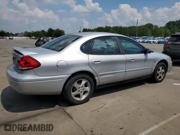✅ 2004 Ford Taurus SES • VIN: 1FAHP55S64G148159 • Lot: 68862385. Listed on Copart with 240,782 mi. Free auction sales archive from the USA and detailed vehicle history report at DreamBid. Image 3.