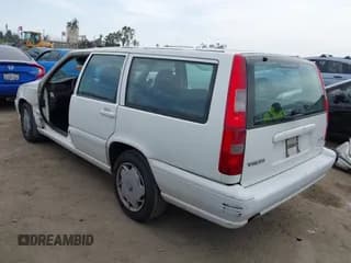 ✅ 1998 Volvo V70 • VIN: YV1LW5541W2350300 • Lot: 42343799. Wystawiony na IAAI z przebiegiem 286 071 mil. Bezpłatny archiwum sprzedaży aukcyjnych z USA i szczegółowy raport historii pojazdu na DreamBid. Zdjęcie 3.